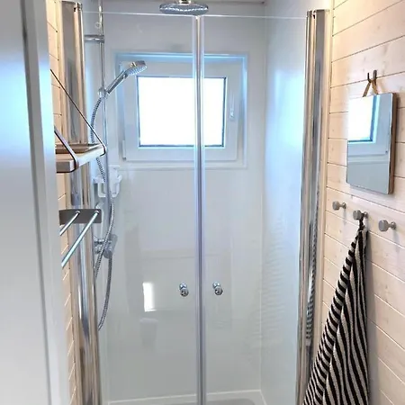 Hausboot Bruntje Mit Dachterrasse In Kragenaes Auf Lolland/dk بوتيل *